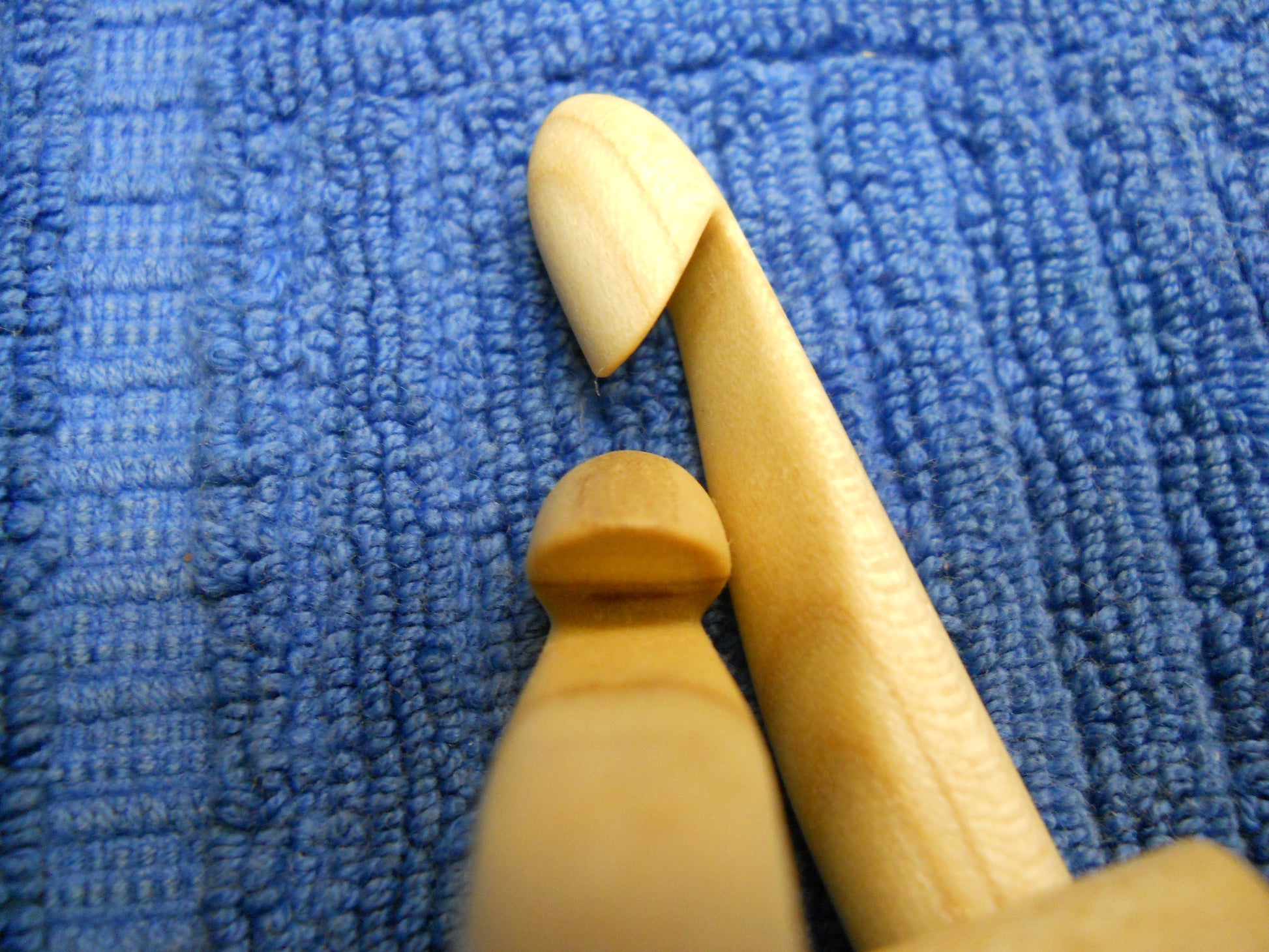 Giant Crochet Hook - Size U 25mm - Handcrafted from Red Oak