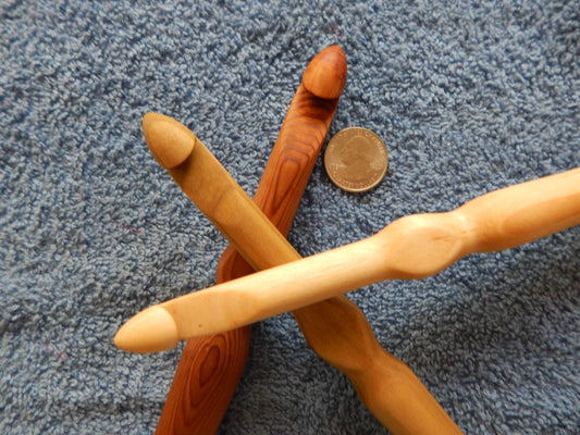12 mm, 14 mm & 16 mm Ergonomic Rag Rug Crochet  Hook Bundle (Maple, Poplar and Cedar)